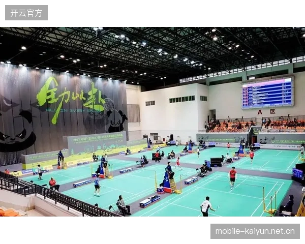 羽毛球赛场中出现几秒级的战术调整，解说集体高潮